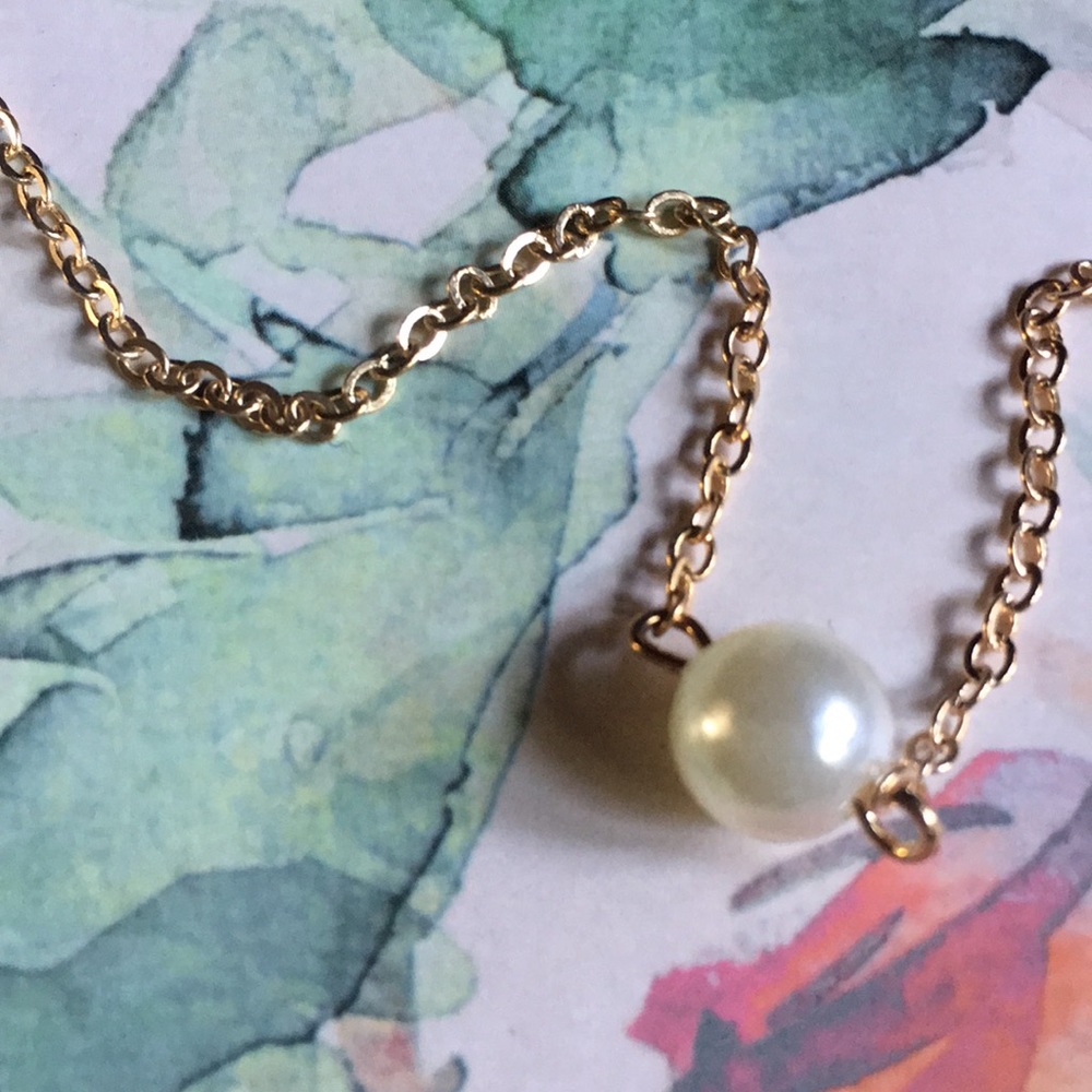 New! Backdrop Pearl Necklace - Picture 3 of 6